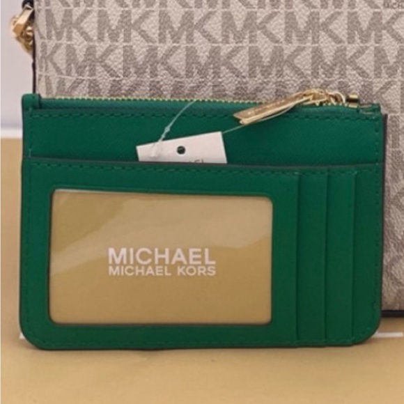 Michael Kors Jet Set travel
Coin Pouch Small Wallet
Card Holder - Picture 3 of 7